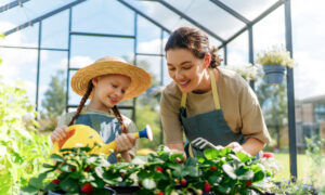Mother and daughter in a greenhouse with greenhouse climate battery